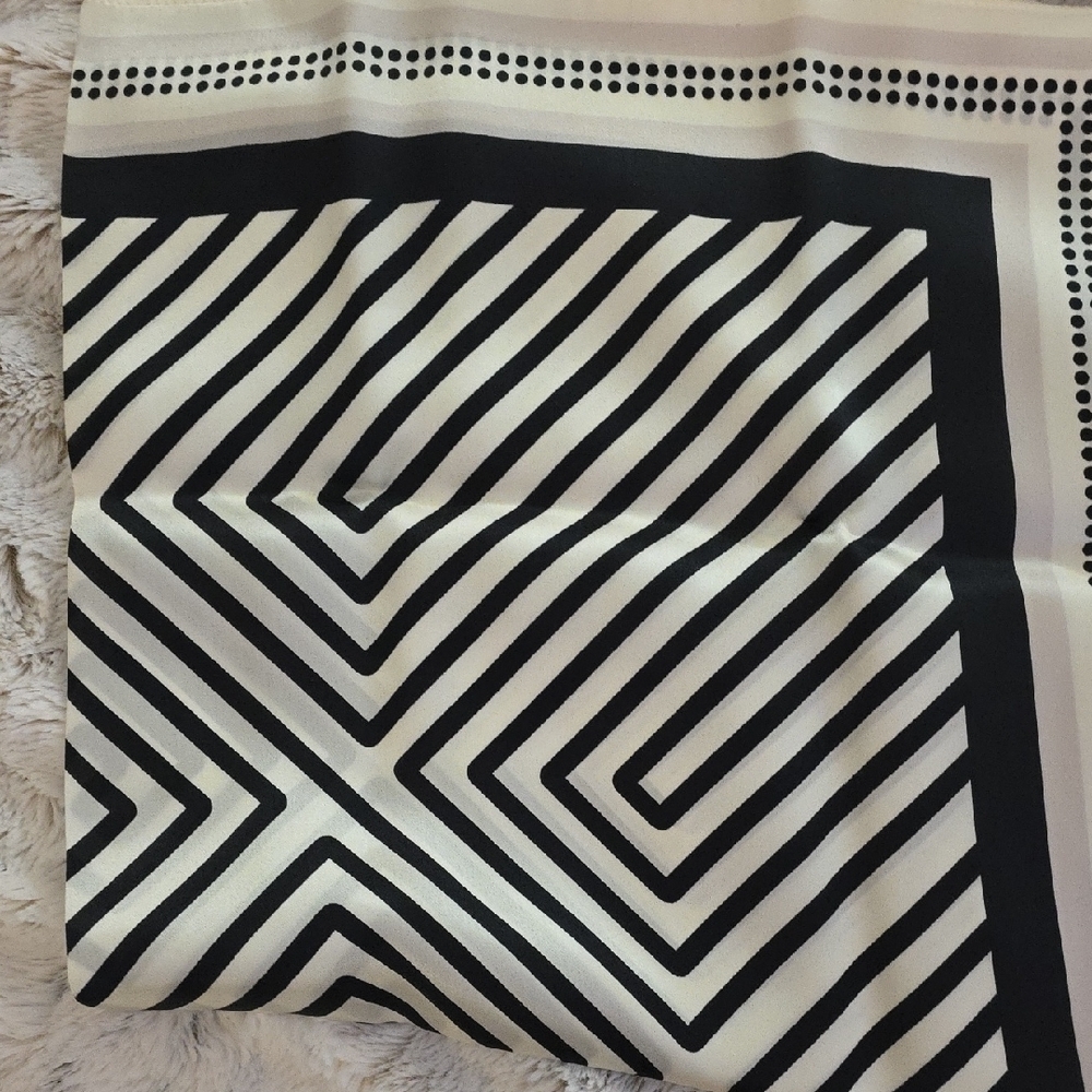 Elegant Black and White Geometric Scarf